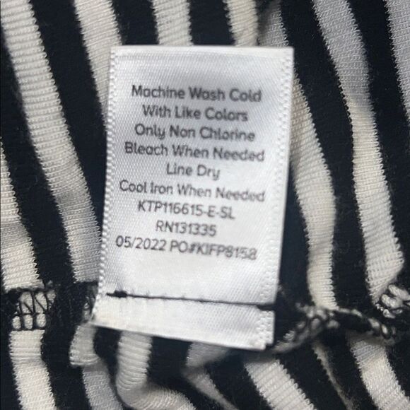 EVEREVE Laney Black + White Striped Structured Padded Shoulder Sleeveless Top-M - Picture 10 of 10